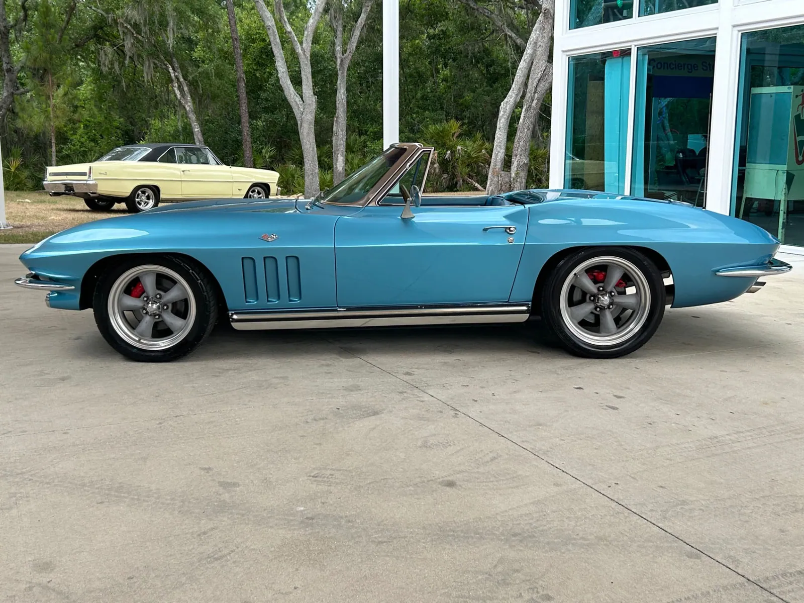 1965 Chevrolet Corvette photo 4