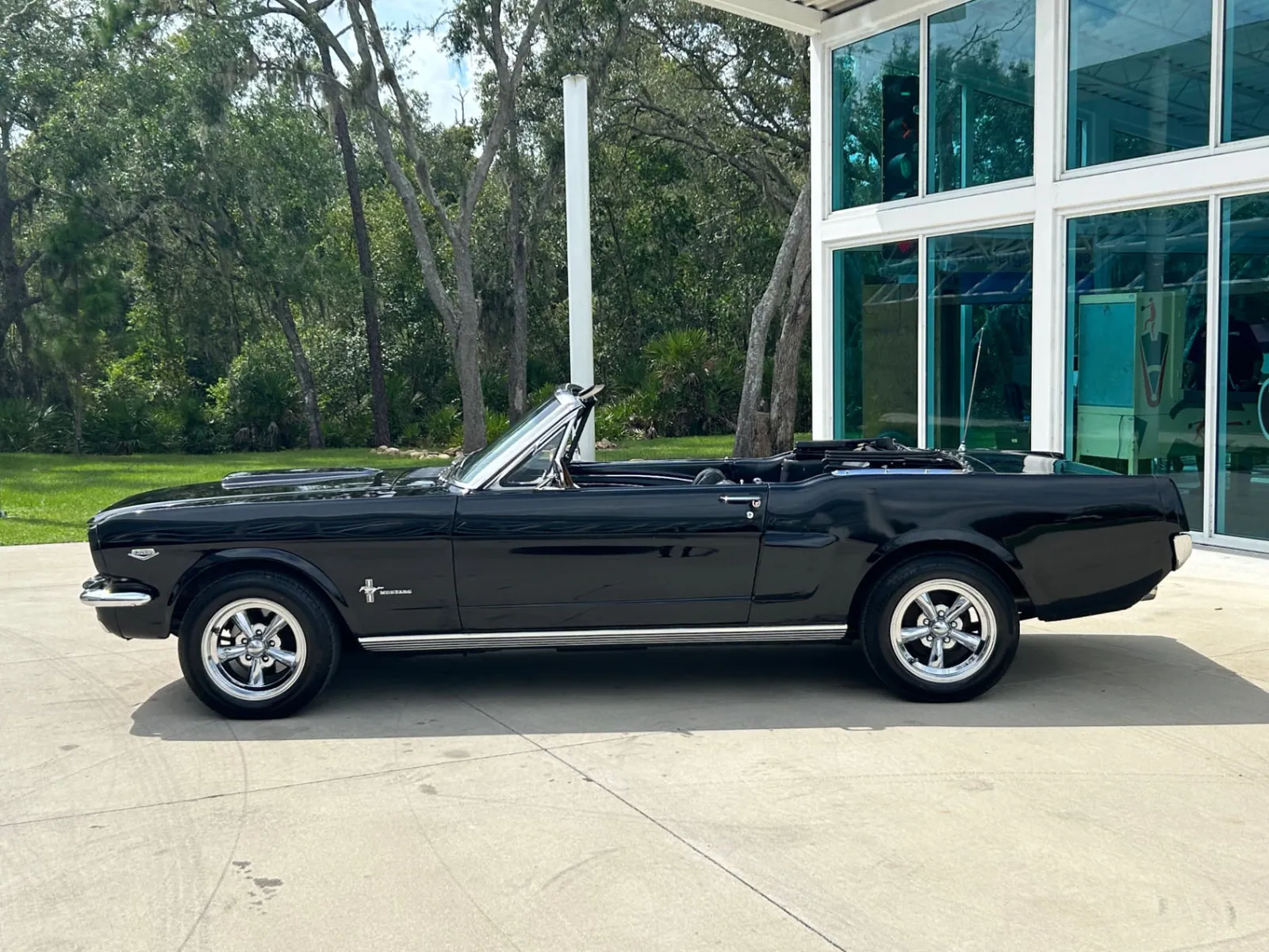 1965 Ford Mustang photo 4